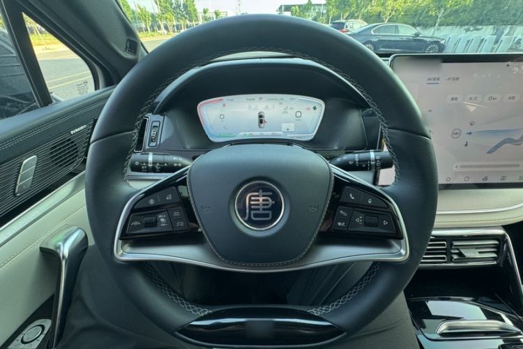 Used BYD Tang New Energy 2022 EV 730KM Luxury Model Steering Wheel