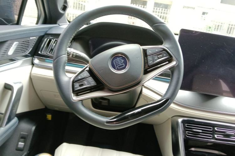 Used BYD Tang New Energy 2022 EV 730KM Luxury Model Steering Wheel