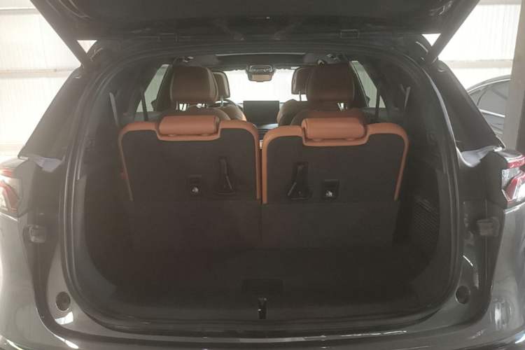 Used BYD Tang New Energy 2022 EV 730KM Luxury Model Trunk