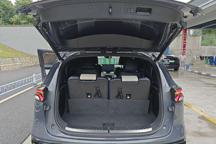 Used BYD Tang New Energy 2022 EV 635 km All-Wheel-Drive Flagship Model Trunk