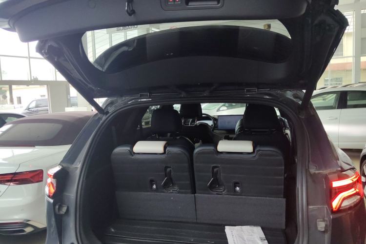 Used BYD Tang New Energy 2022 EV 600KM Luxury Model Trunk
