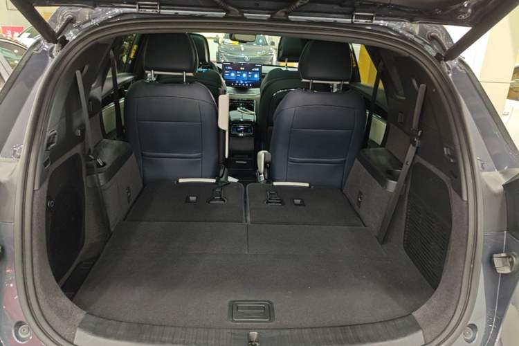 Used BYD Tang New Energy 2022 EV 730KM Luxury Model Trunk