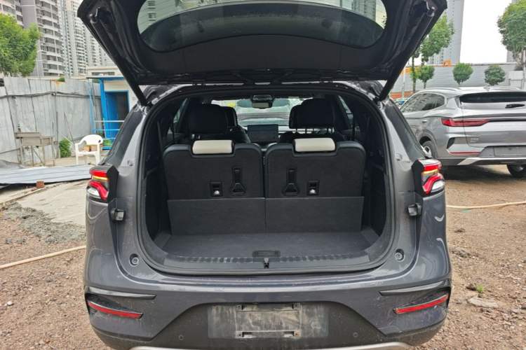 Used BYD Tang New Energy 2022 EV 600KM Luxury Model Trunk