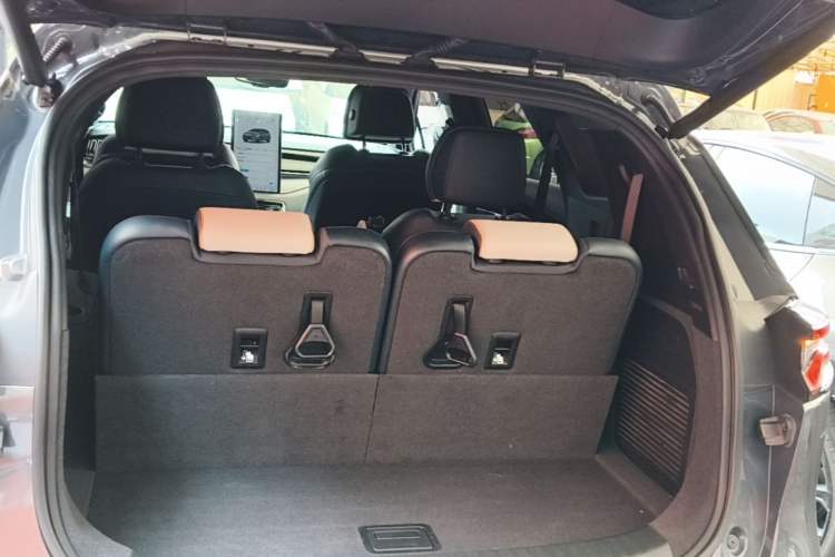 Used BYD Tang New Energy 2022 EV 730KM Luxury Model Trunk
