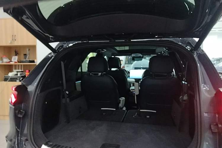 Used BYD Tang New Energy 2022 DM-p 215KM Four-Wheel Drive Flagship Model Trunk