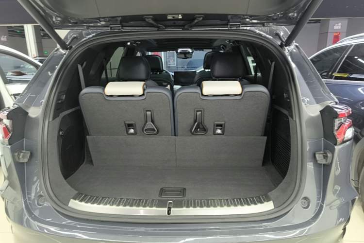 Used BYD Tang New Energy 2022 DM-p 215KM Four-Wheel Drive Flagship Model Trunk
