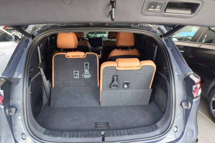 Used BYD Tang New Energy 2022 EV 730KM Luxury Model Trunk