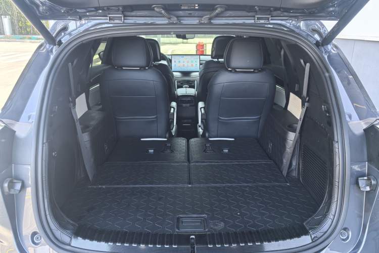 Used BYD Tang New Energy 2022 DM-p 215KM Four-Wheel Drive Flagship Model Trunk