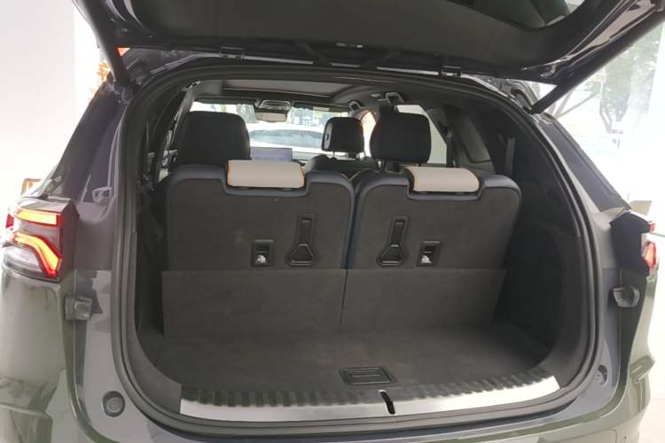 Used BYD Tang New Energy 2022 DM-p 215KM Four-Wheel Drive Flagship Model Trunk