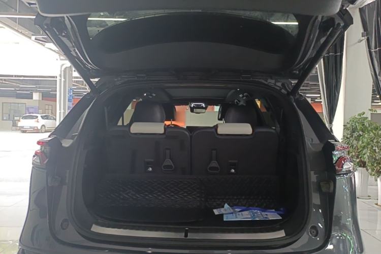 Used BYD Tang New Energy 2022 EV 635 km All-Wheel-Drive Flagship Model Trunk