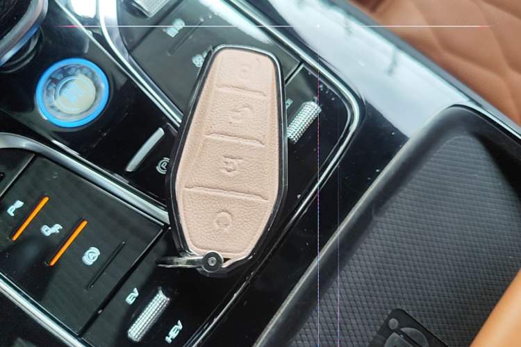 Used BYD Tang New Energy 2022 DM-i 252km Luxury Model Vehicle Key