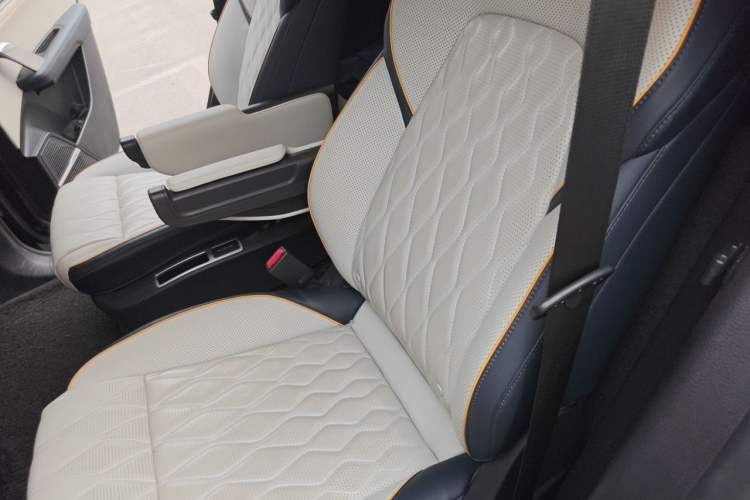 Used BYD Tang New Energy 2022 EV 730KM Luxury Model Left Rear Seat