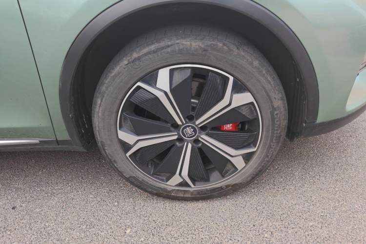 Used BYD Tang New Energy 2022 EV 730KM Luxury Model Right Front Wheel Hub