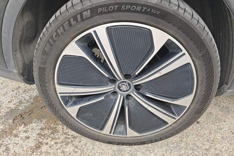 Used BYD Tang New Energy 2022 EV 635 km All-Wheel-Drive Flagship Model Right Rear Wheel Hub