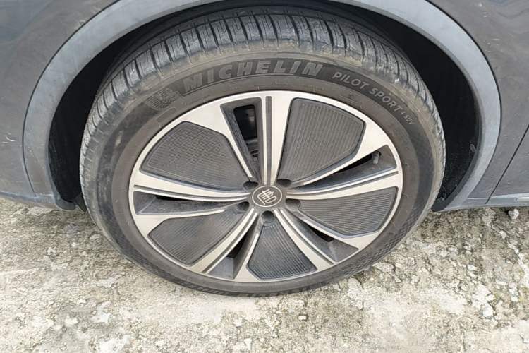 Used BYD Tang New Energy 2022 EV 635 km All-Wheel-Drive Flagship Model Left Front Wheel Hub