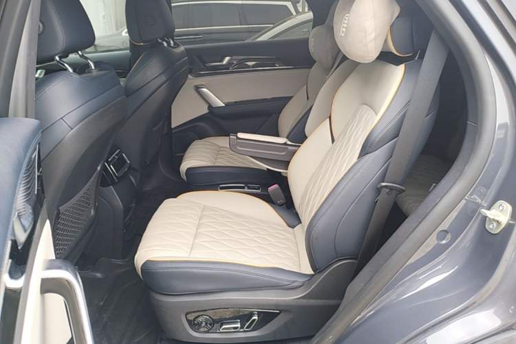Used BYD Tang New Energy 2022 EV 635 km All-Wheel-Drive Flagship Model Left Rear Seat