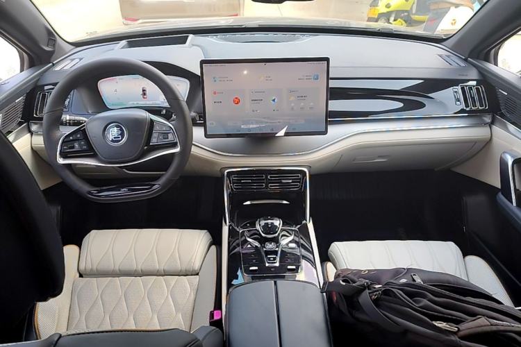 Used BYD Tang New Energy 2022 EV 730KM Luxury Model Center Console