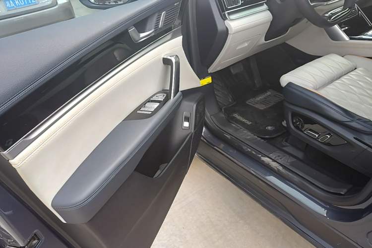 Used BYD Tang New Energy 2022 EV 730KM Luxury Model Driver Seat