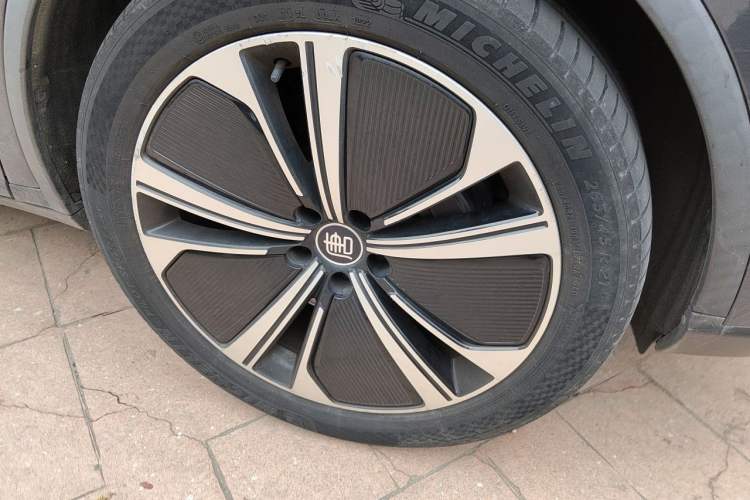 Used BYD Tang New Energy 2022 EV 635 km All-Wheel-Drive Flagship Model Right Front Wheel Hub