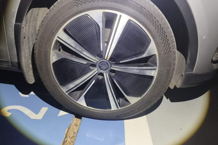 Used BYD Tang New Energy 2022 DM-p 215KM Four-Wheel Drive Flagship Model Right Front Wheel Hub