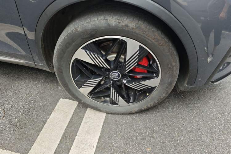 Used BYD Tang New Energy 2022 DM-i 252km Luxury Model Right Front Wheel Hub
