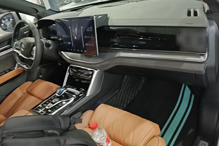Used BYD Tang New Energy 2022 DM-i 252km Luxury Model Center Console