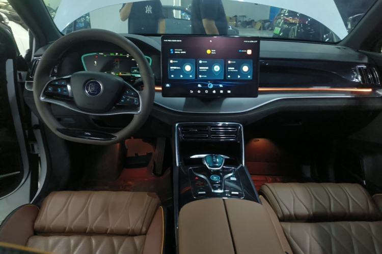 Used BYD Tang New Energy 2022 DM-i 252km Luxury Model Center Console