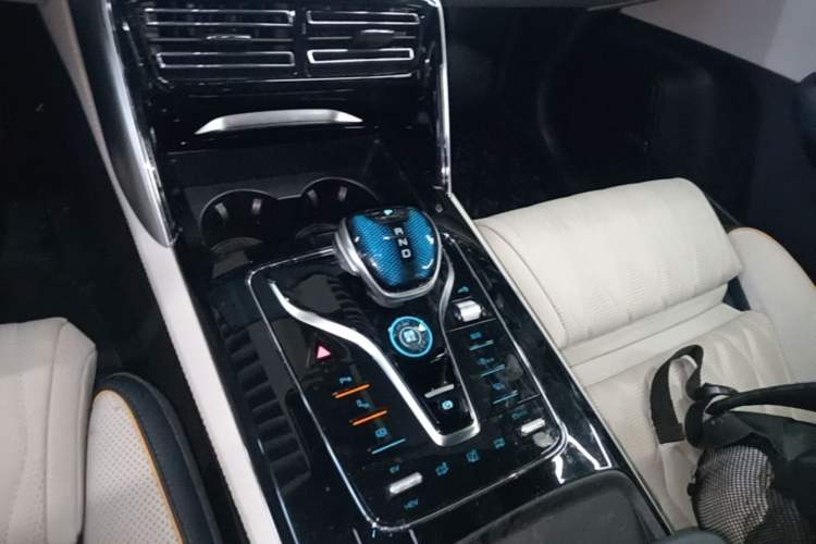 Used BYD Tang New Energy 2022 DM-p 215 km All-Wheel-Drive Deluxe Model Gear Lever