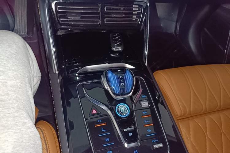 Used BYD Tang New Energy 2022 EV 730KM Luxury Model Gear Lever