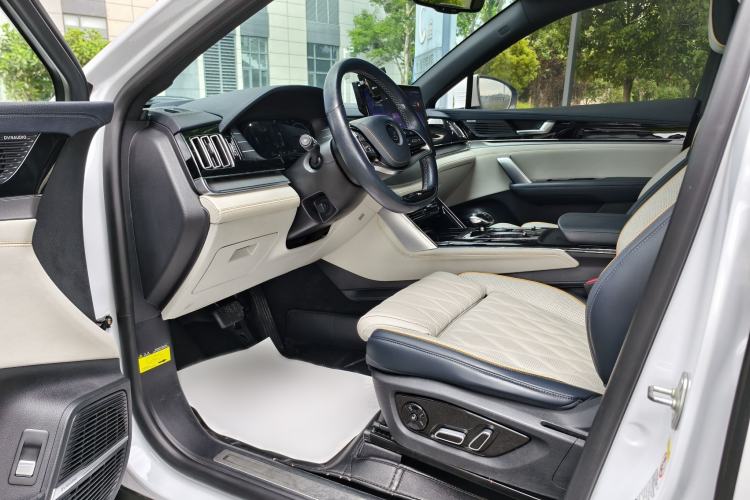 Used BYD Tang New Energy 2022 DM-p 215KM Four-Wheel Drive Flagship Model Interior 2