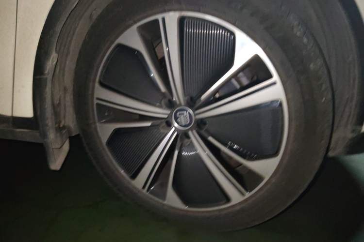 Used BYD Tang New Energy 2022 EV 635 km All-Wheel-Drive Flagship Model Right Front Wheel Hub