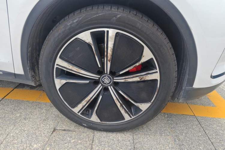 Used BYD Tang New Energy 2022 DM-p 215 km All-Wheel-Drive Deluxe Model Right Front Wheel Hub