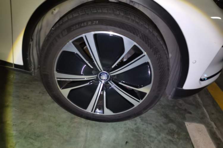 Used BYD Tang New Energy 2022 DM-p 215KM Four-Wheel Drive Flagship Model Right Front Wheel Hub