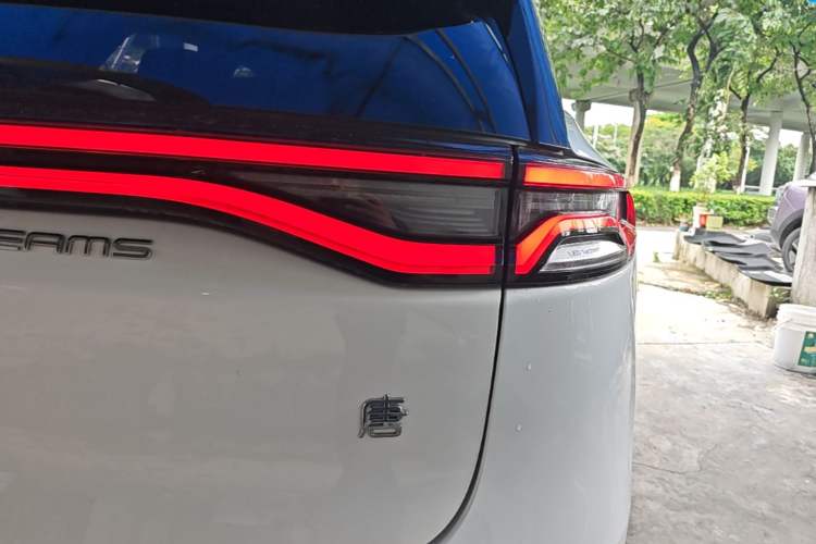 Used BYD Tang New Energy 2022 EV 730KM Luxury Model Right Rear Taillight
