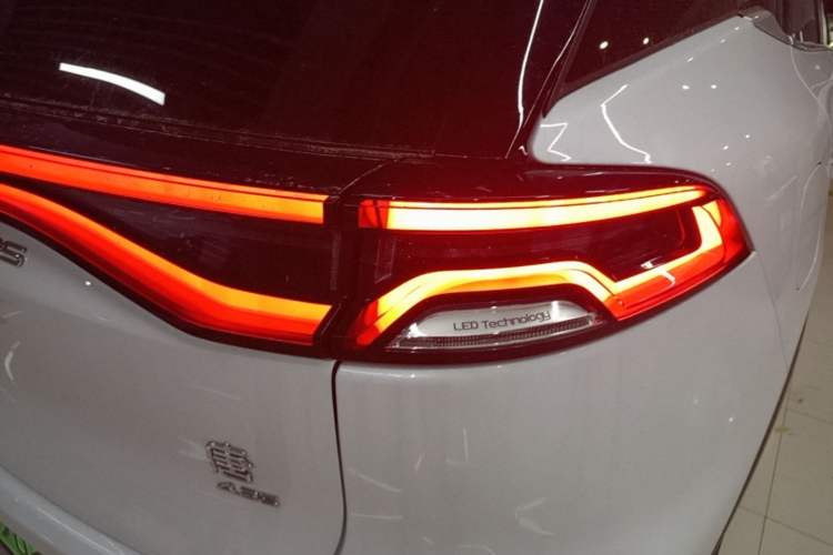 Used BYD Tang New Energy 2022 DM-p 215 km All-Wheel-Drive Deluxe Model Right Rear Taillight