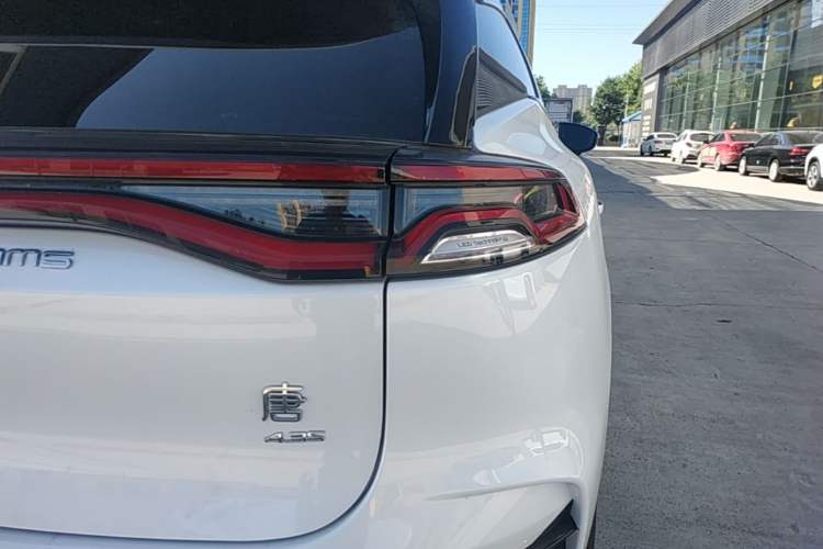 Used BYD Tang New Energy 2022 DM-p 215KM Four-Wheel Drive Flagship Model Right Rear Taillight