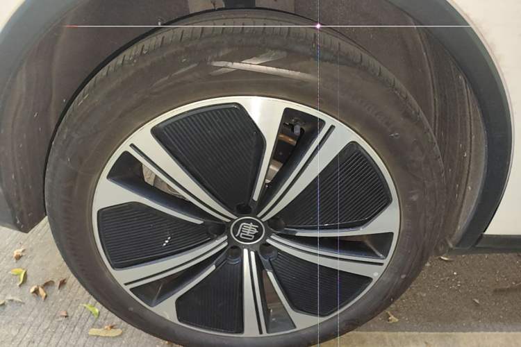 Used BYD Tang New Energy 2022 DM-p 215KM Four-Wheel Drive Flagship Model Right Rear Wheel Hub