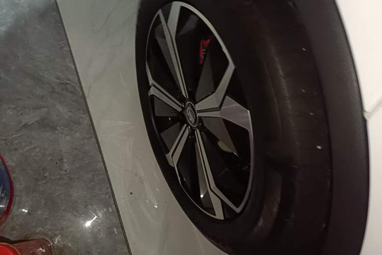 Used BYD Tang New Energy 2022 EV 730KM Luxury Model Right Rear Wheel Hub