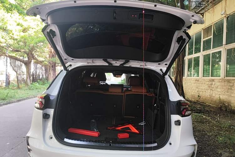 Used BYD Tang New Energy 2022 DM-p 215KM Four-Wheel Drive Flagship Model Trunk