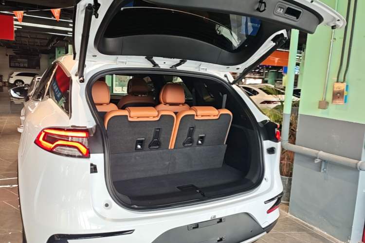 Used BYD Tang New Energy 2022 EV 730KM Luxury Model Trunk