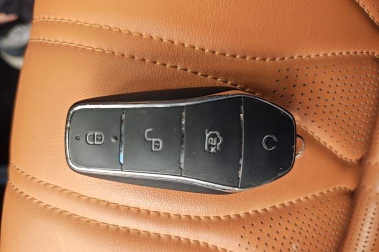 Used BYD Tang New Energy 2022 EV 730KM Luxury Model Vehicle Key
