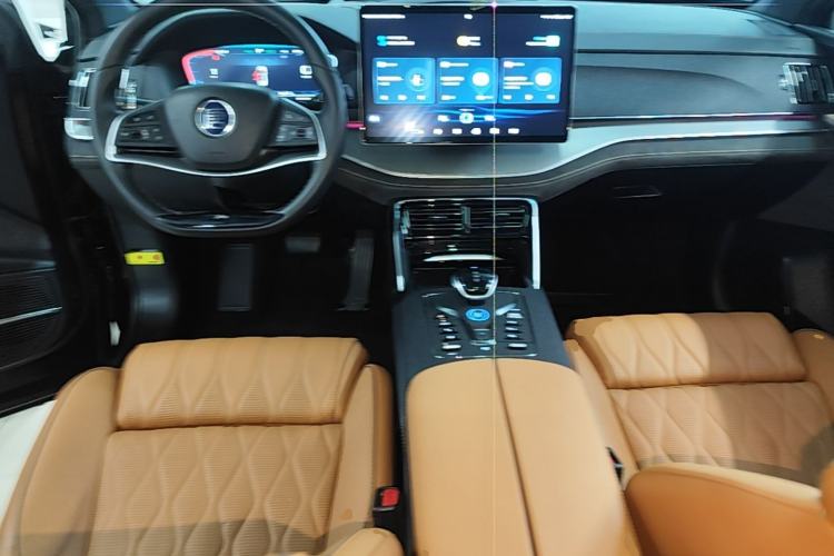 Used BYD Tang New Energy 2023 DM-i Champion Edition 112KM Prestige Model Center Console