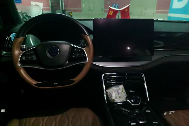 Used BYD Tang New Energy 2023 DM-i Champion Edition 112KM Prestige Model Center Console