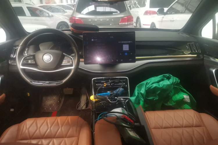 Used BYD Tang New Energy 2023 DM-i Champion Edition 112KM Prestige Model Center Console
