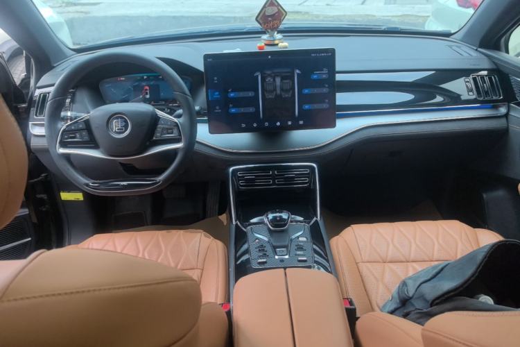 Used BYD Tang New Energy 2023 DM-i Champion Edition 112KM Prestige Model Center Console