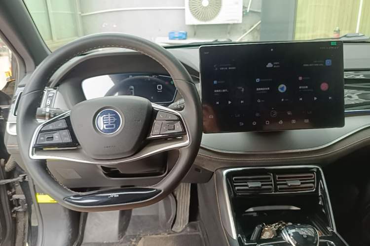 Used BYD Tang New Energy 2023 DM-i Champion Edition 112KM Prestige Model Center Console