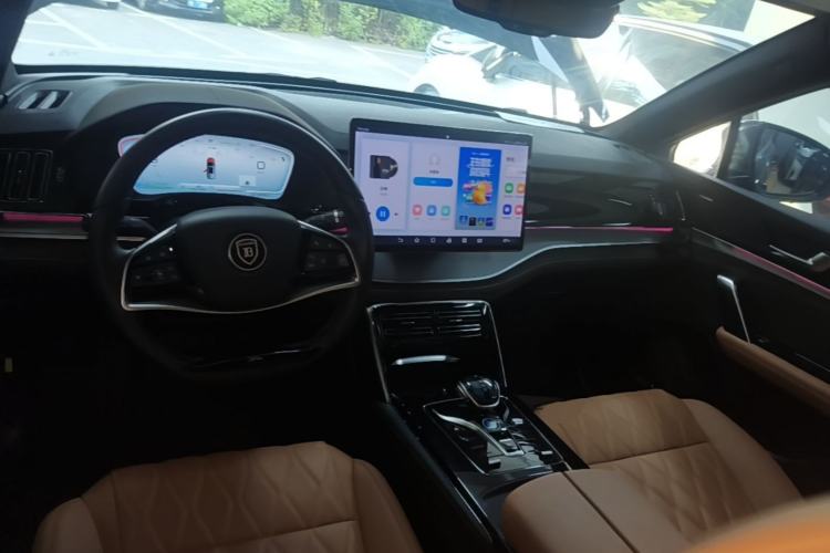Used BYD Tang New Energy 2023 DM-i Champion Edition 112KM Prestige Model Center Console
