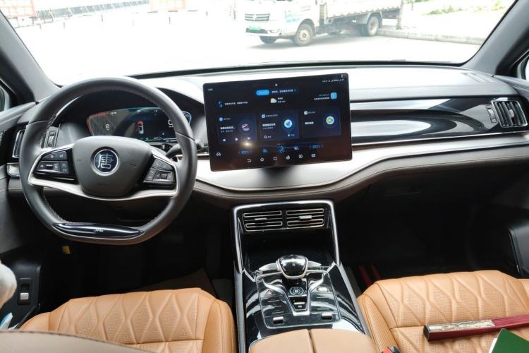 Used BYD Tang New Energy 2023 DM-i Champion Edition 112KM Prestige Model Center Console