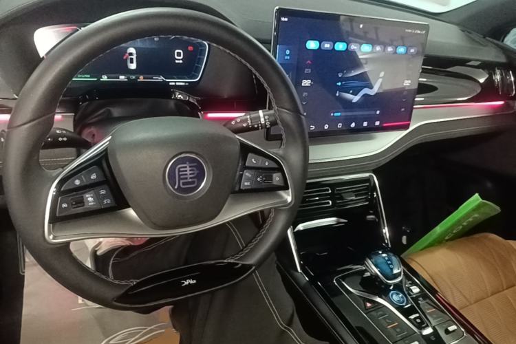 Used BYD Tang New Energy 2023 DM-i Champion Edition 112KM Prestige Model Center Console