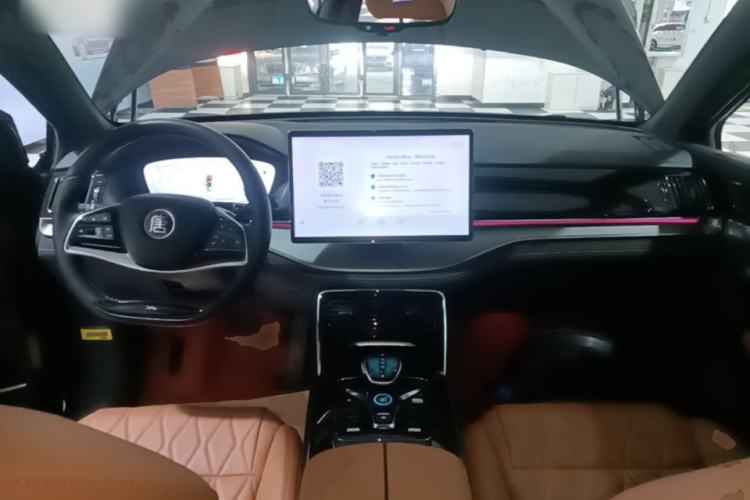 Used BYD Tang New Energy 2023 DM-i Champion Edition 112KM Prestige Model Center Console